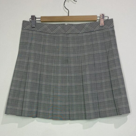 Uniqlo -- Grey, Short,  Pleated, Sleek, Sporty, Checkered Skirt - Size M - Picture 1 of 6
